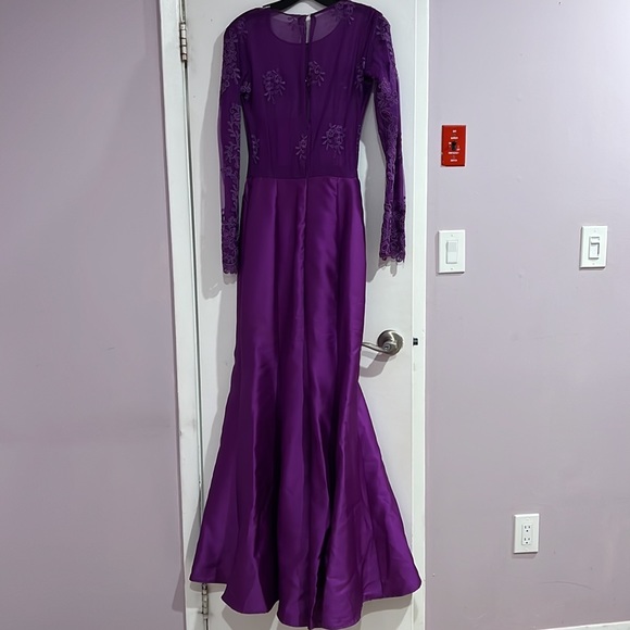 TERANI COUTURE NEW customized lace sleeved dress - Picture 6 of 6